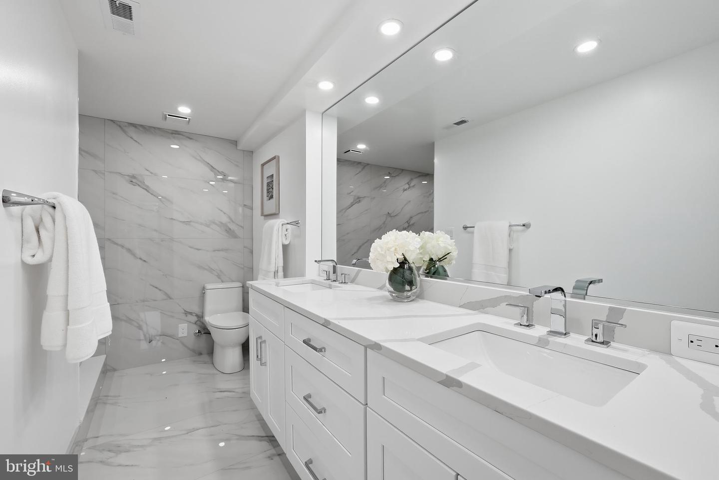 4550 N Park Ave #807 Property Photo 16