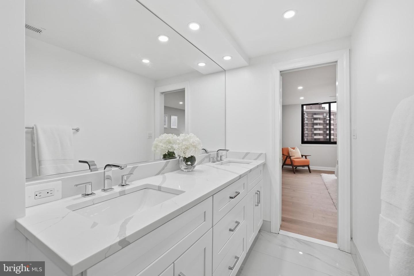 4550 N Park Ave #807 Property Photo 19