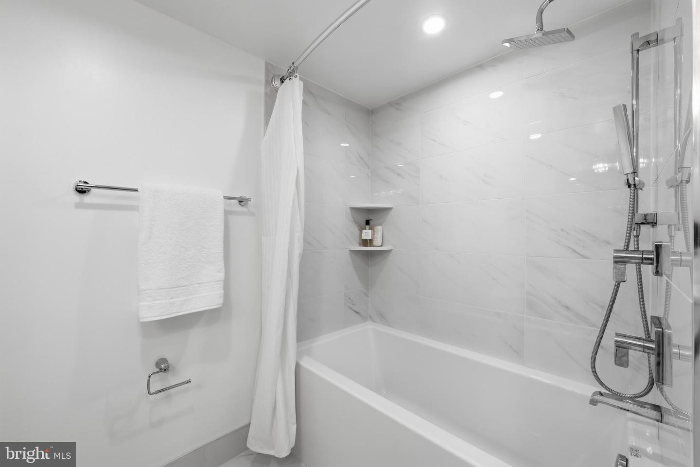 4550 N Park Ave #807 Property Photo 25