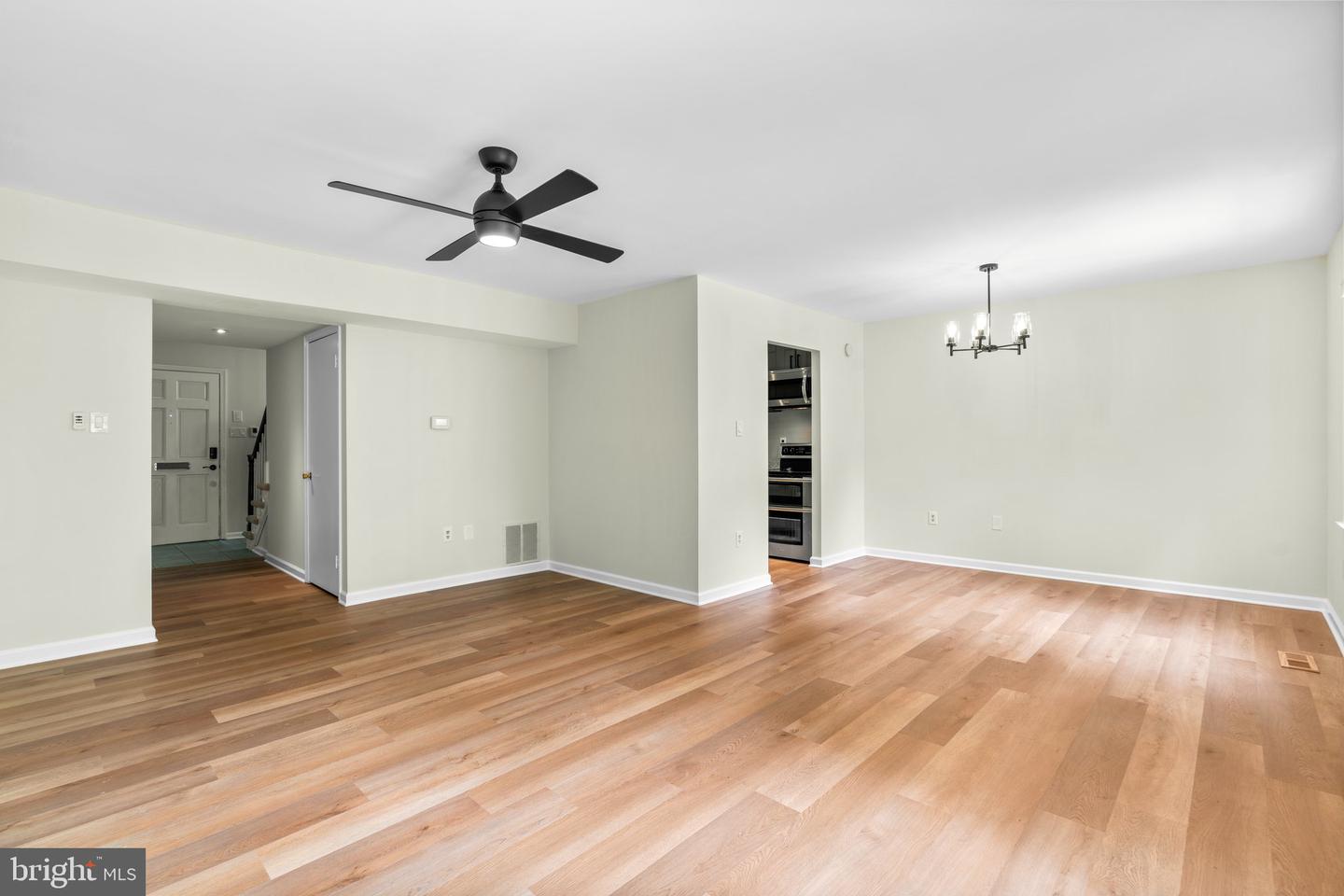 16 Cornerwood Ct Property Photo 3