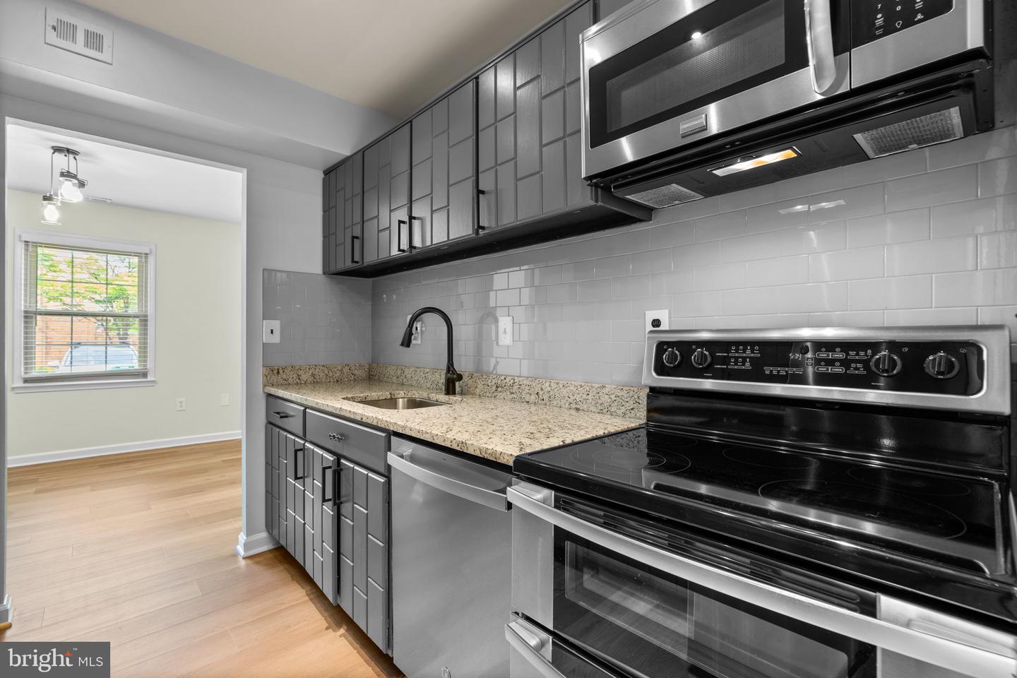 16 Cornerwood Ct Property Photo 8