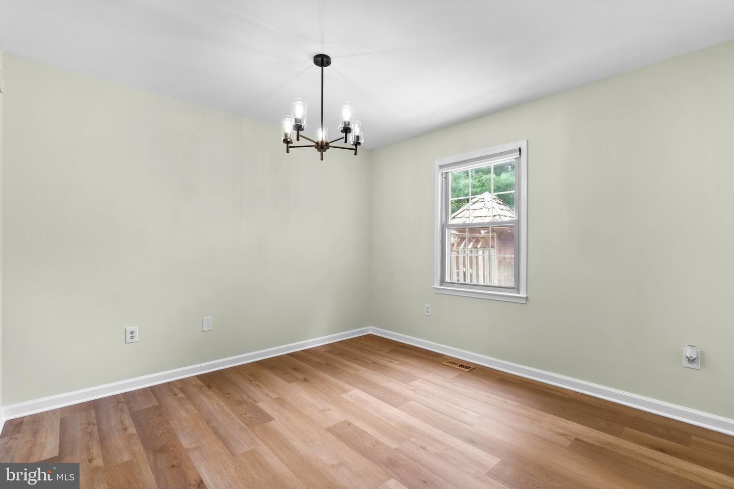 16 Cornerwood Ct Property Photo 9