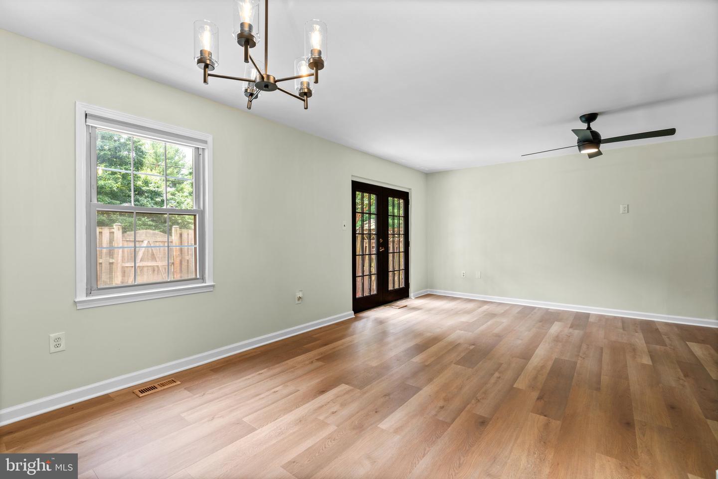 16 Cornerwood Ct Property Photo 11