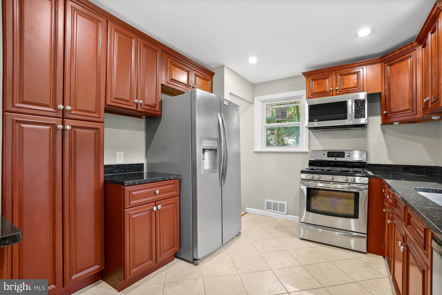 10705 Lockridge Dr Property Photo 6