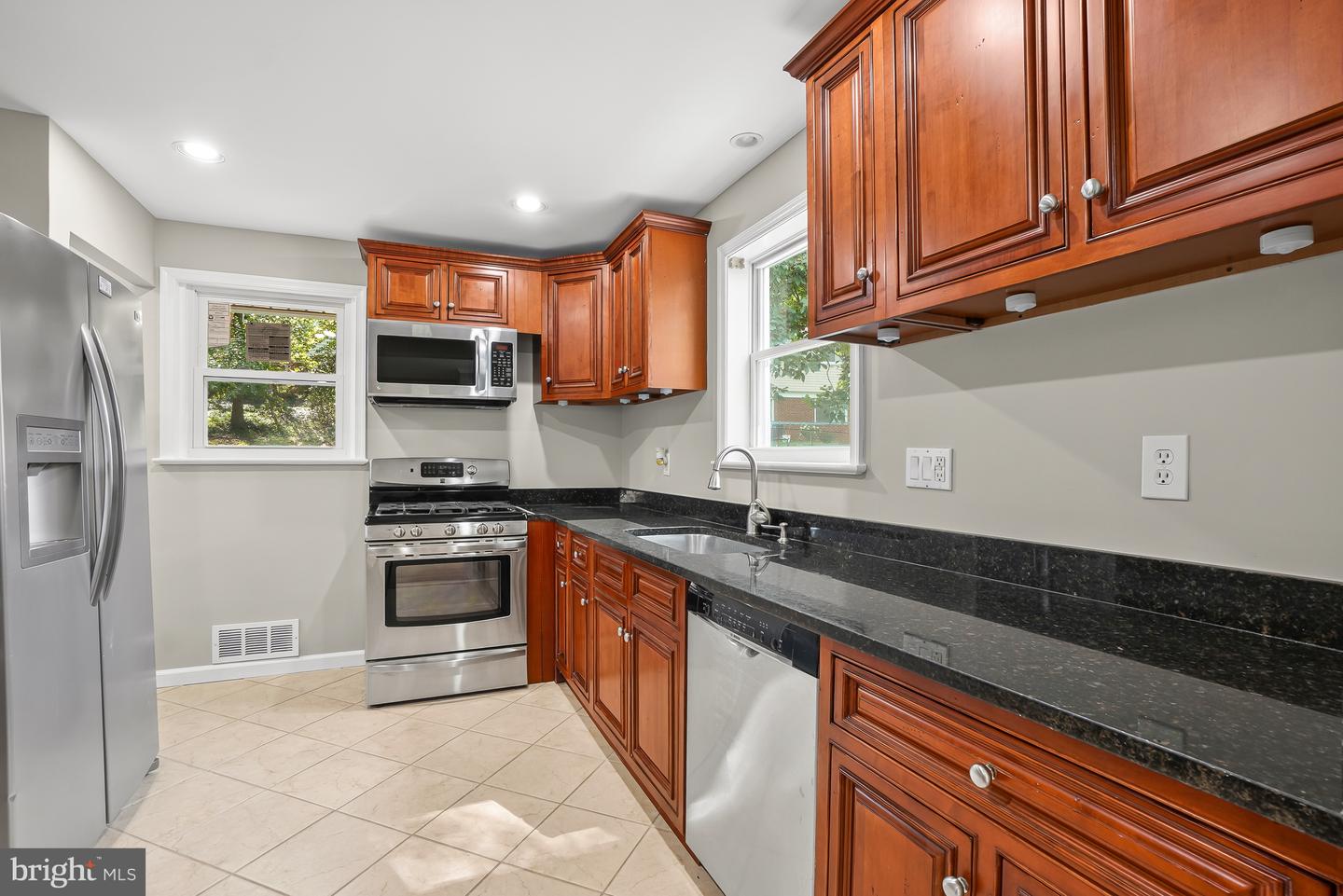 10705 Lockridge Dr Property Photo 8