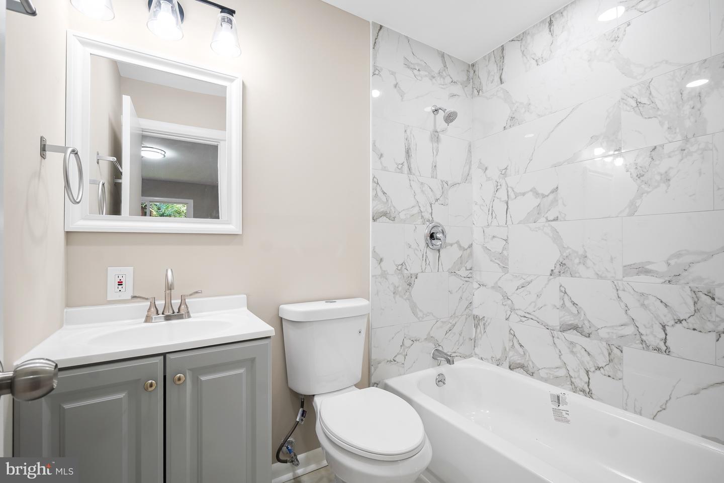 10705 Lockridge Dr Property Photo 14