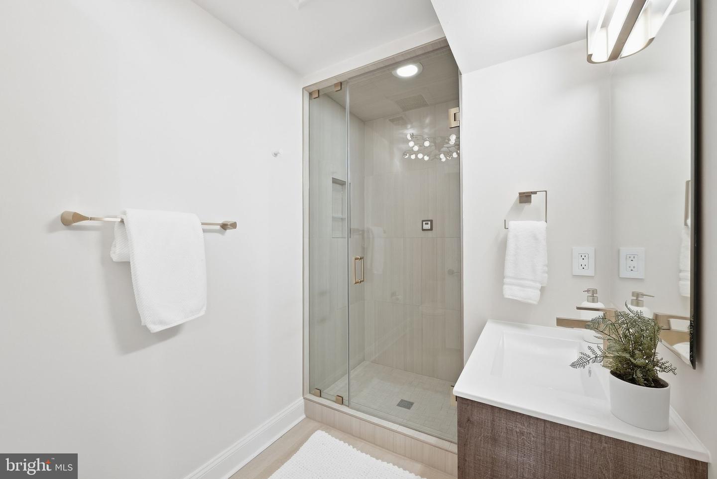 8210 Kingsgate Rd Property Photo 45