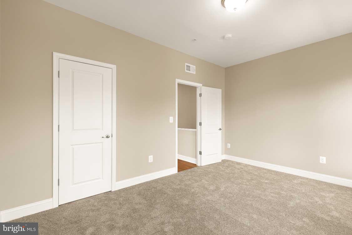 5230 Strathmore Ave Property Photo 7