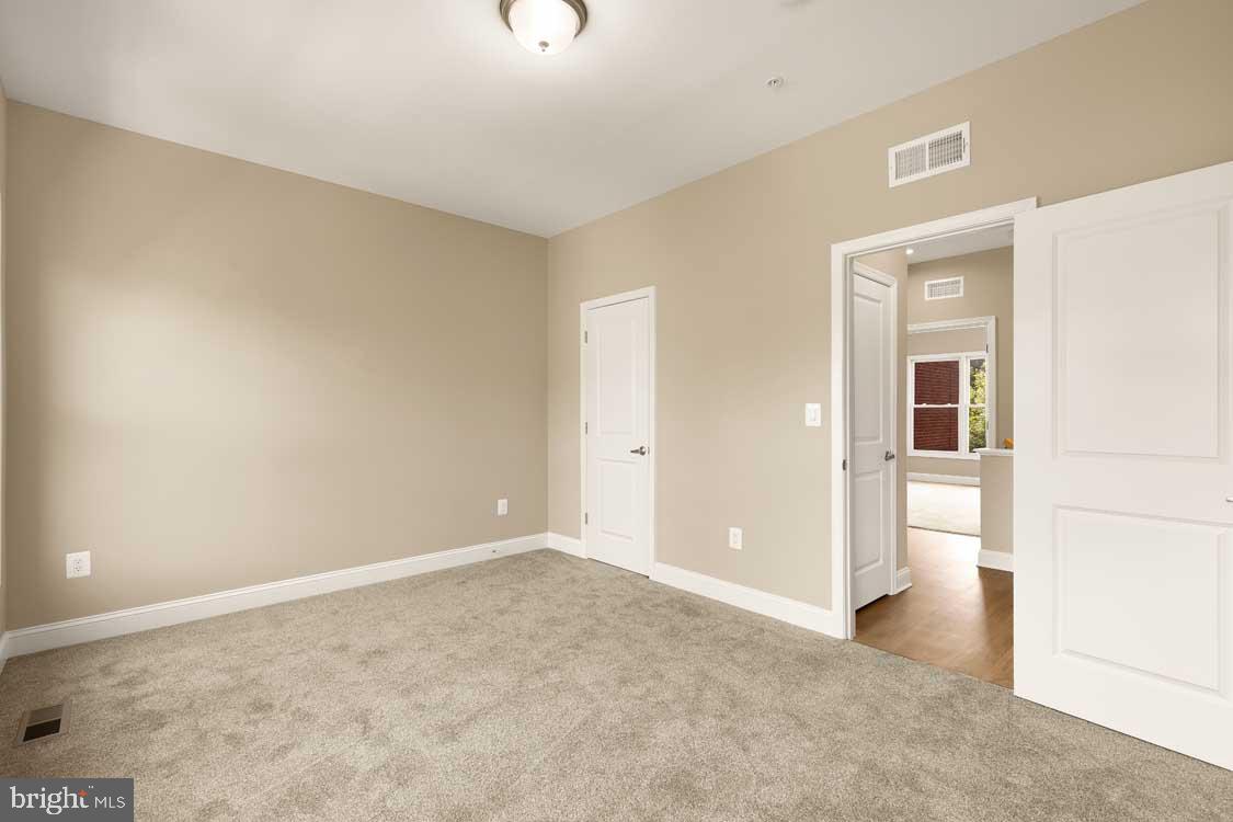 5230 Strathmore Ave Property Photo 8