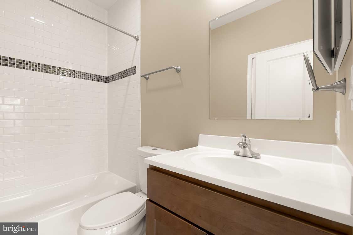 5230 Strathmore Ave Property Photo 13