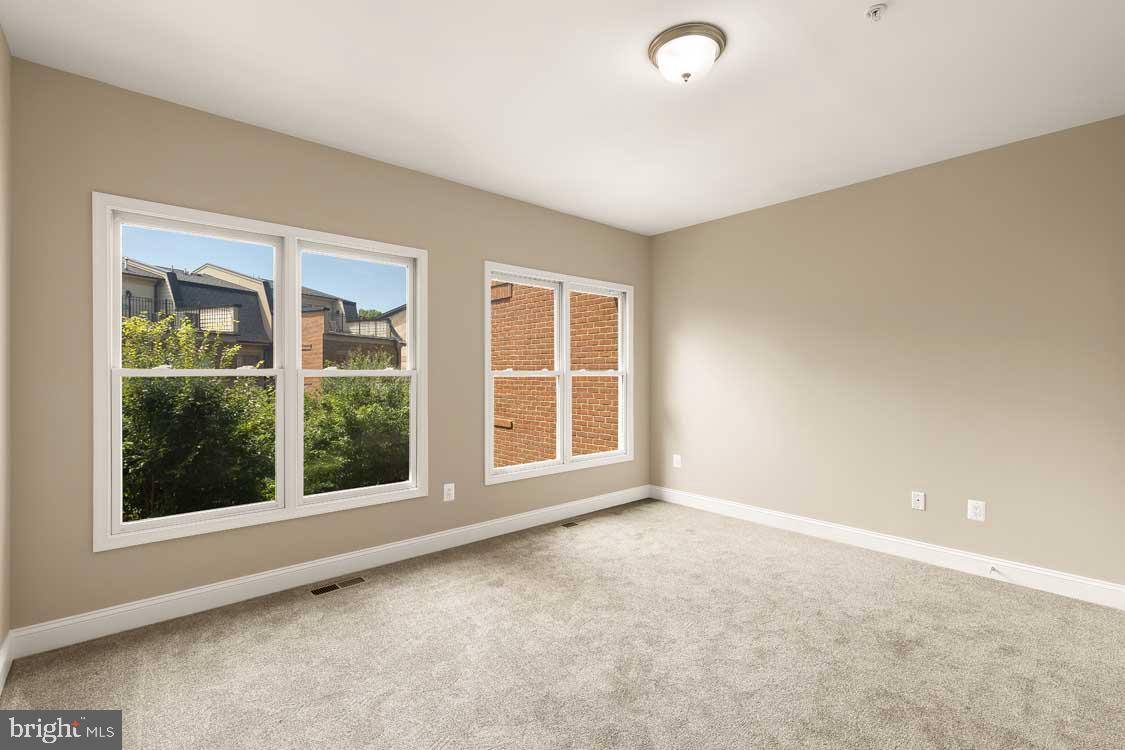 5230 Strathmore Ave Property Photo 16