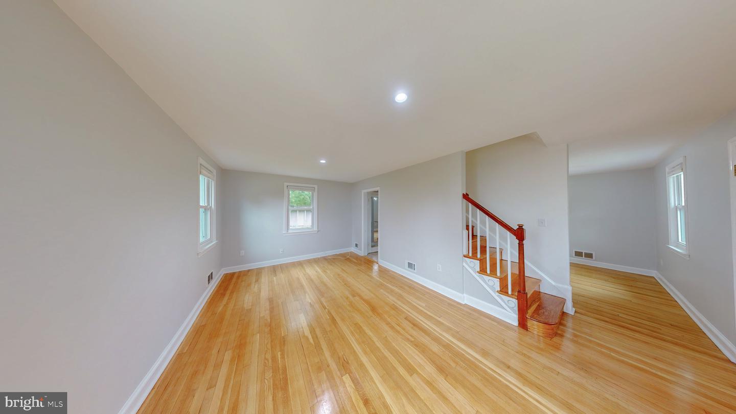 2410 Dexter Ave Property Photo 4