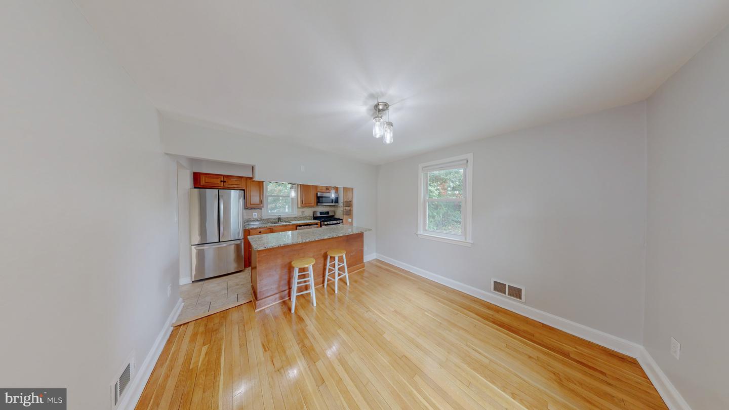 2410 Dexter Ave Property Photo 5