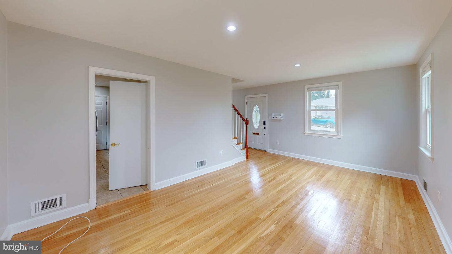 2410 Dexter Ave Property Photo 16