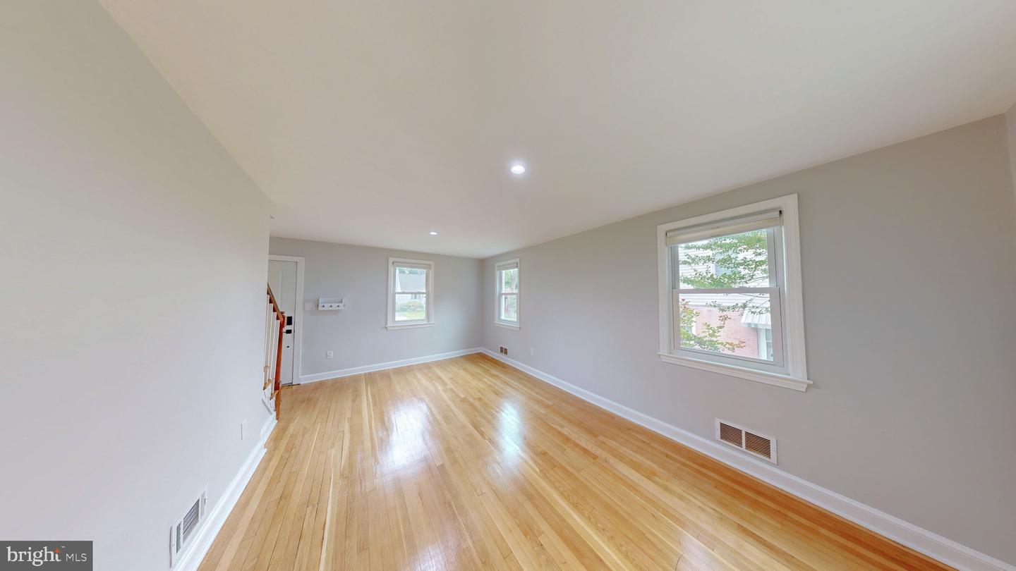 2410 Dexter Ave Property Photo 17