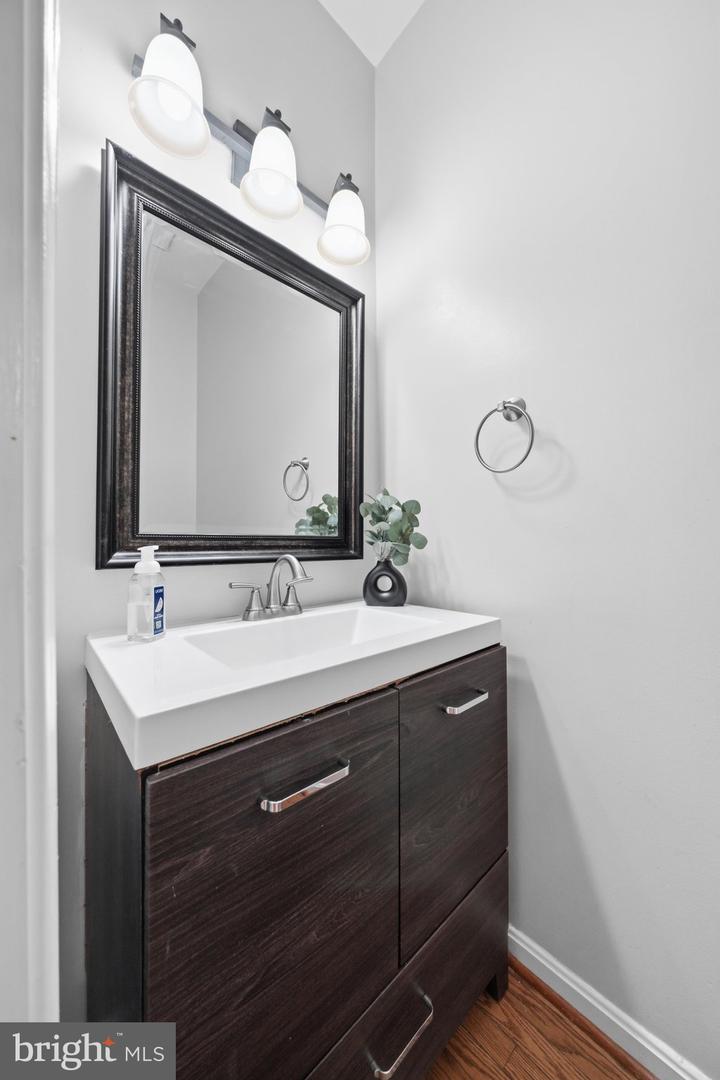 8612 Castlebar Way Property Photo 30