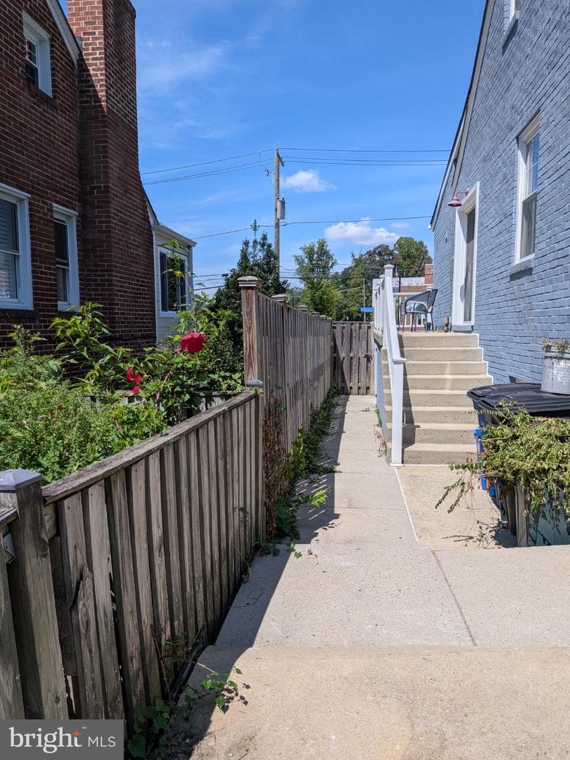 2102 Luzerne Ave Property Photo 2