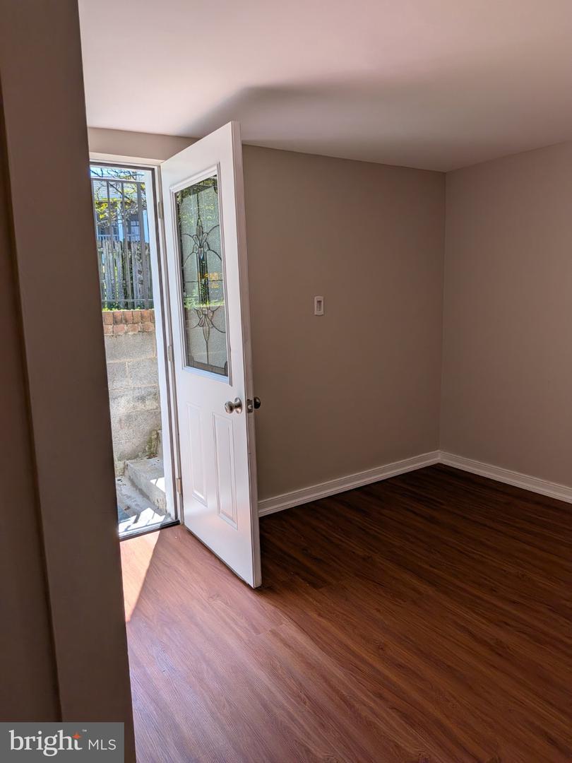 2102 Luzerne Ave Property Photo 5