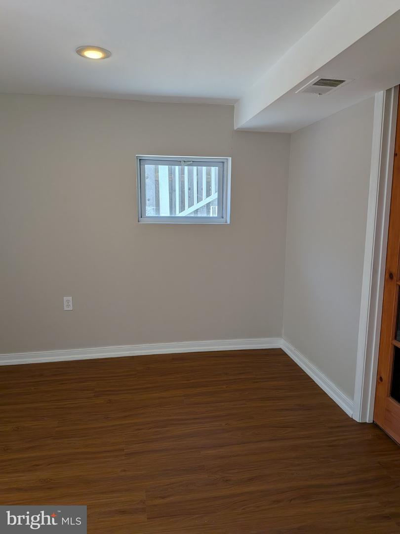 2102 Luzerne Ave Property Photo 6