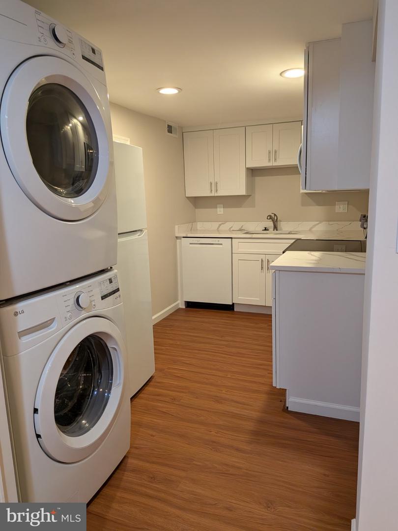 2102 Luzerne Ave Property Photo 8