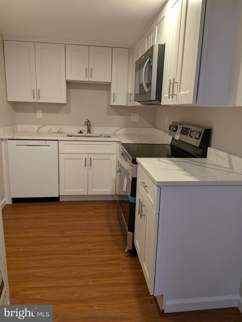 2102 Luzerne Ave Property Photo 9