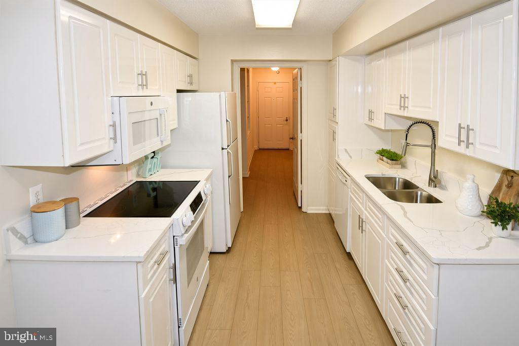 14809 Pennfield Cir #415 Property Photo 1