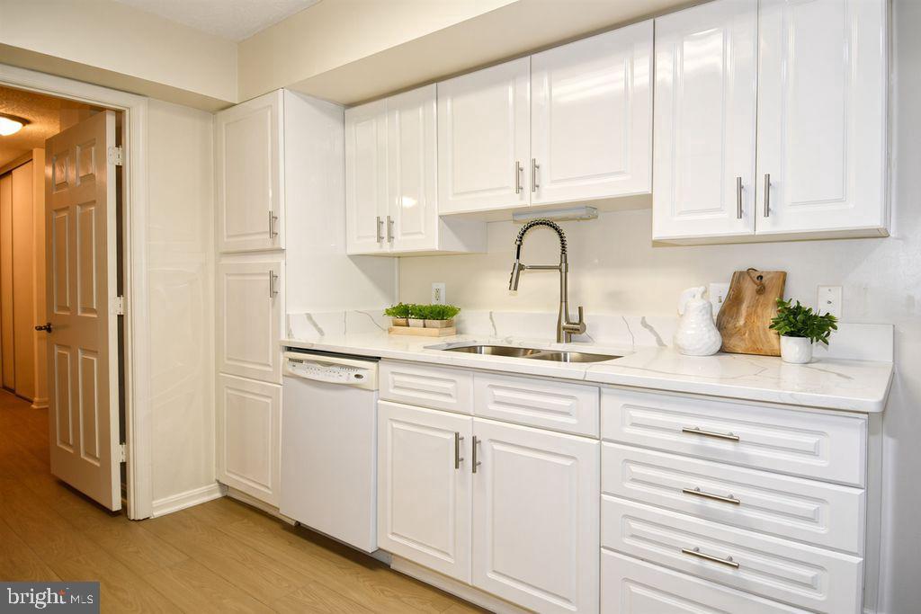 14809 Pennfield Cir #415 Property Photo 3