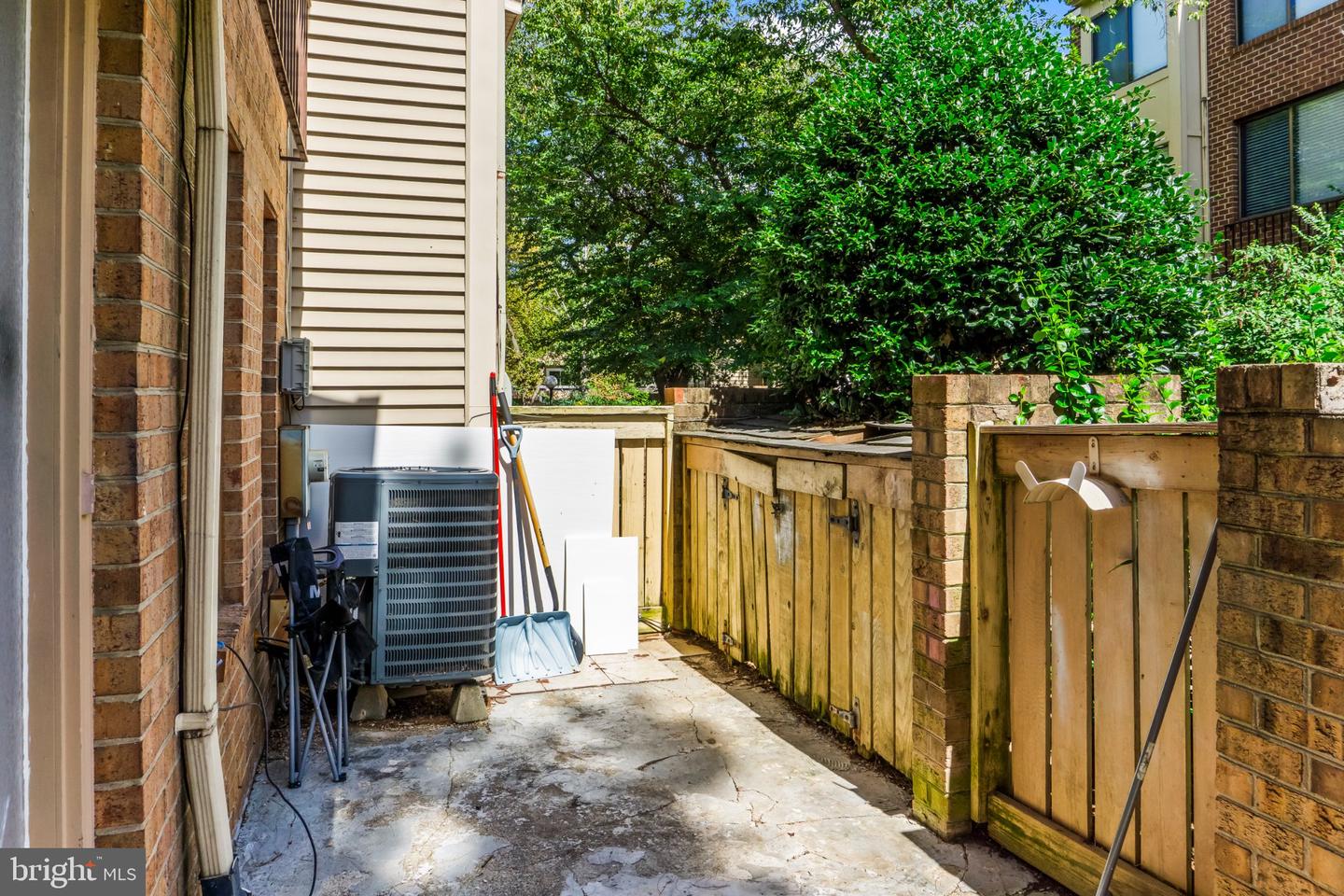 18759 Nathans Pl Property Photo 4
