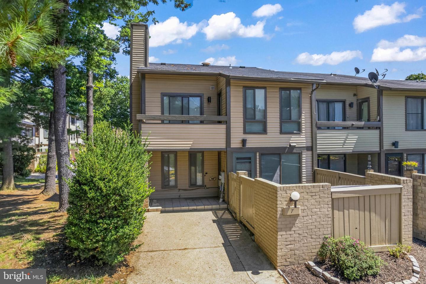 7 COPPS HILL CT