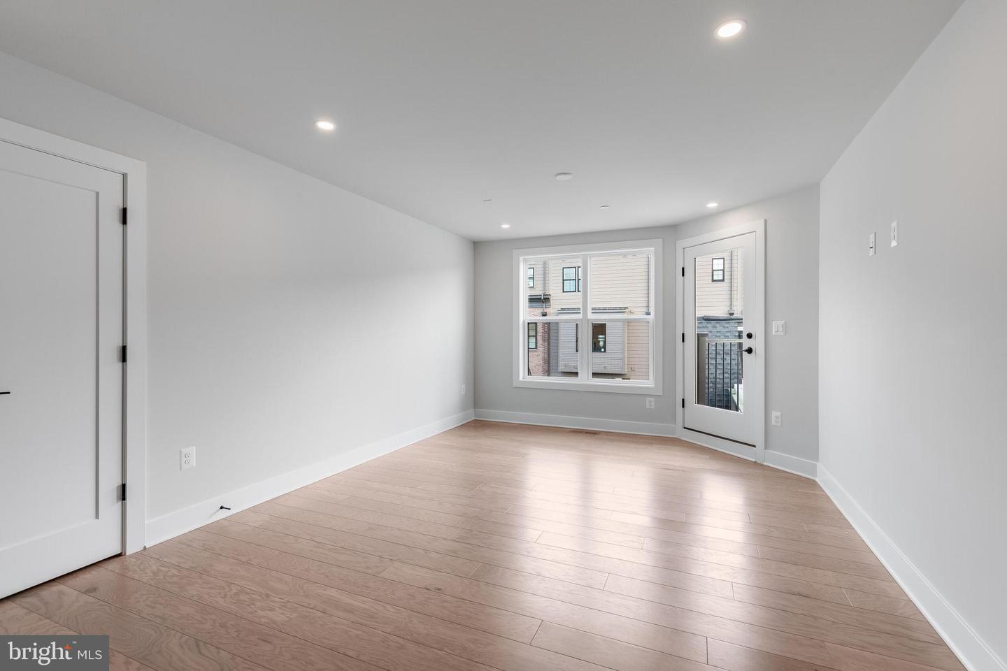 5024 Strathmore Ave Property Photo 41