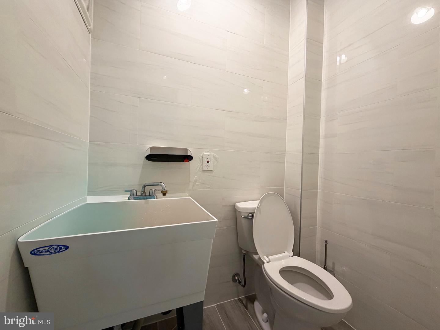 8937 Shady Grove Ct #26a Property Photo 16