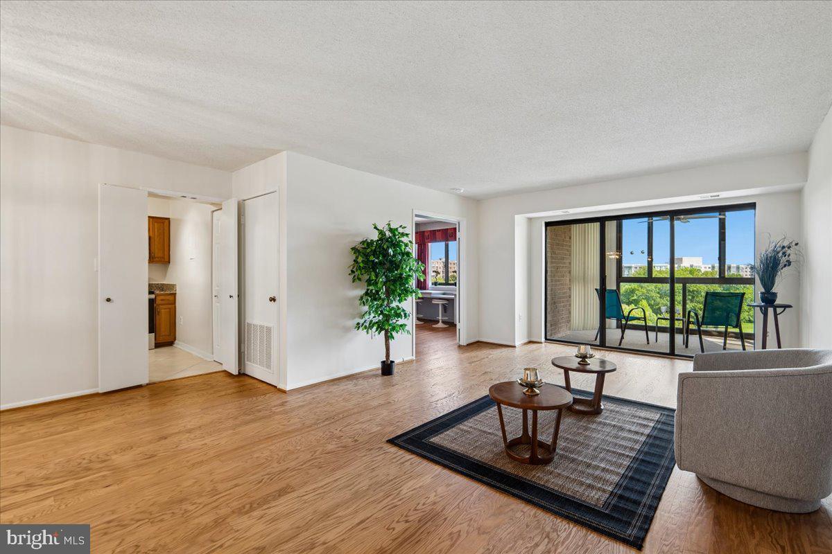 15115 Interlachen Dr #3-901 Property Photo 1
