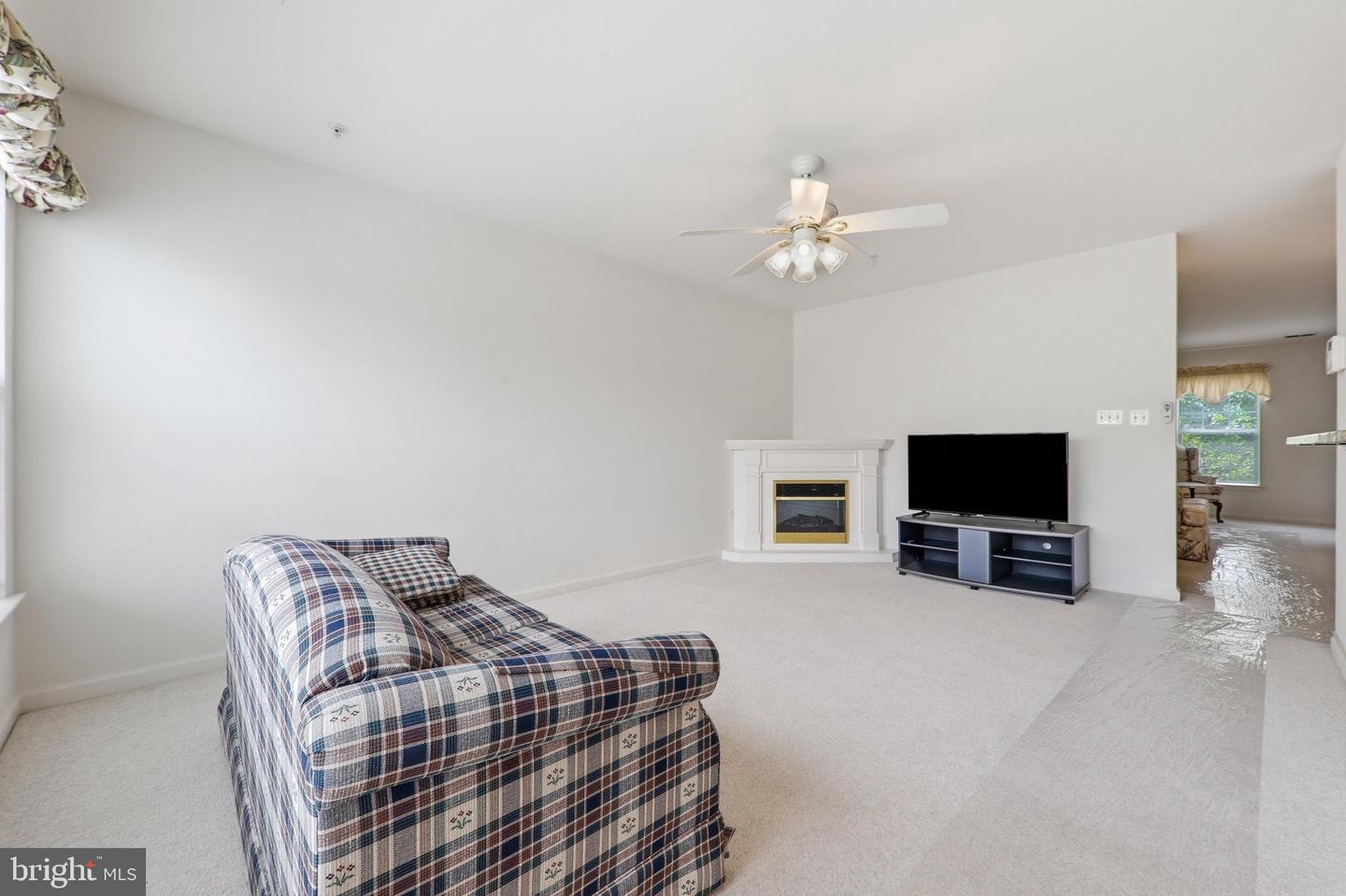 12832 Rexmore Dr #4 Property Photo 14