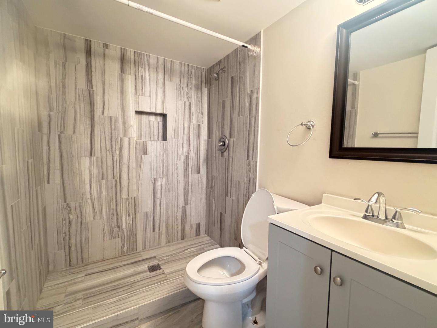 5808 Greentree Rd Property Photo 21