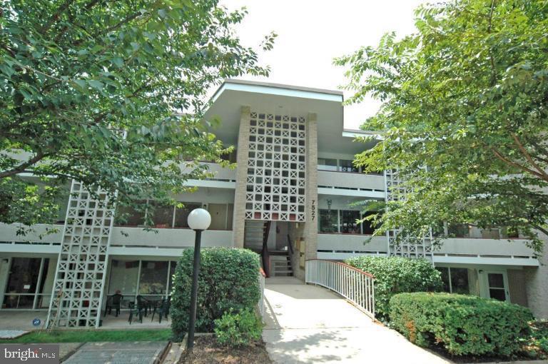 7527 Spring Lake Dr #7527-d Property Photo 1