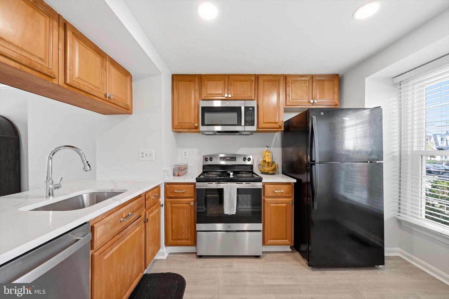 20204 Ravensdale Ct Property Photo 5