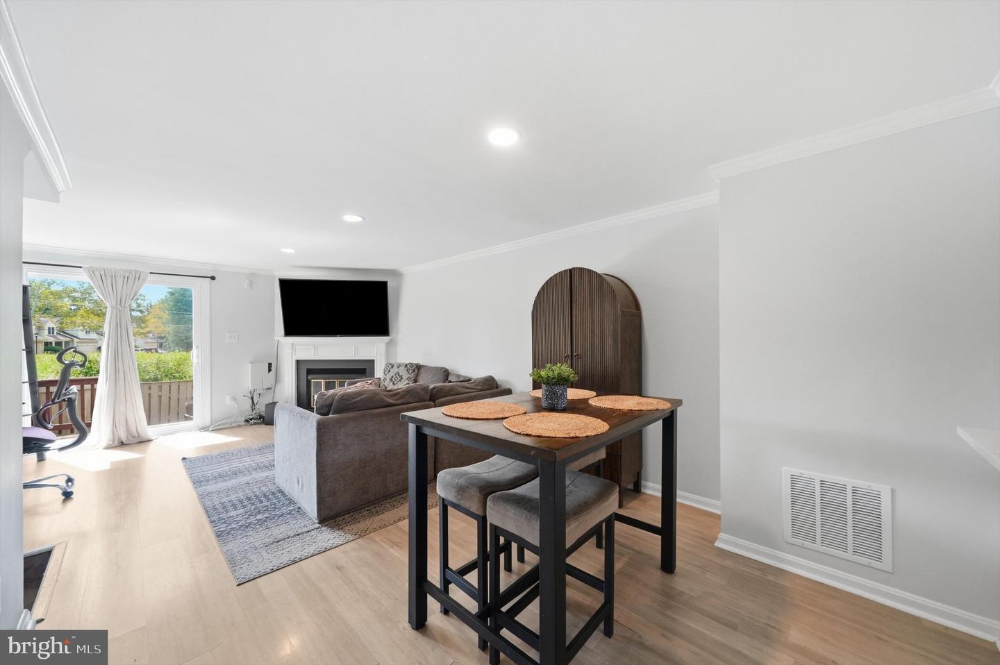 20204 Ravensdale Ct Property Photo 9