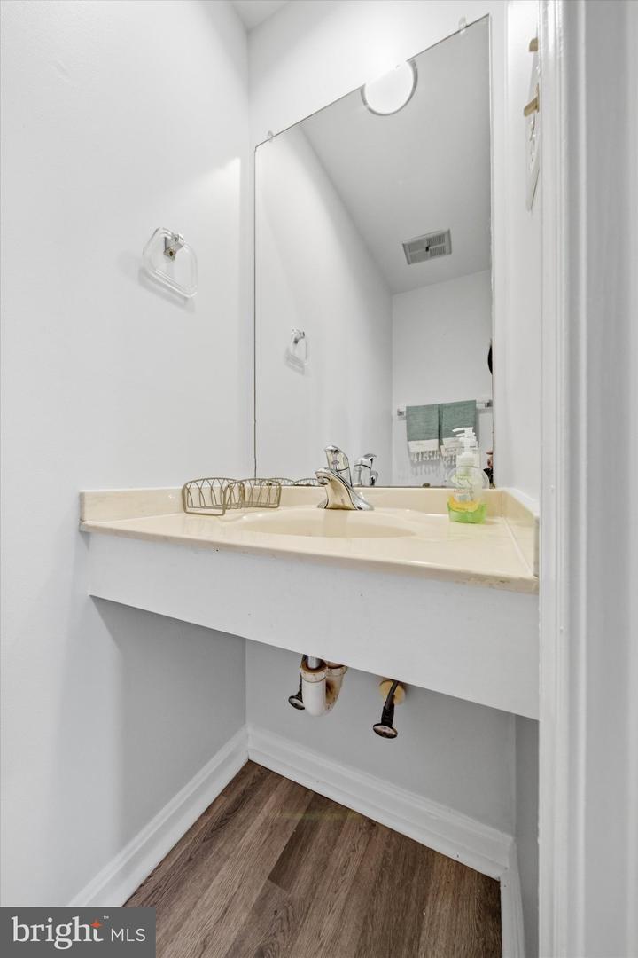 20204 Ravensdale Ct Property Photo 15