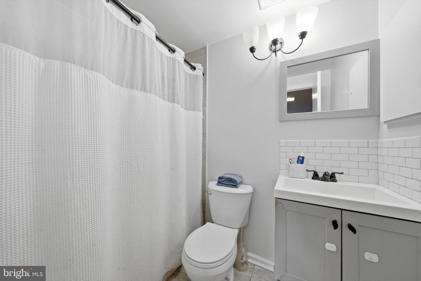 20204 Ravensdale Ct Property Photo 34