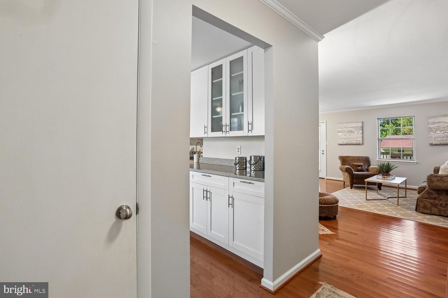 8405 Flower Hill Terrace Property Photo 6