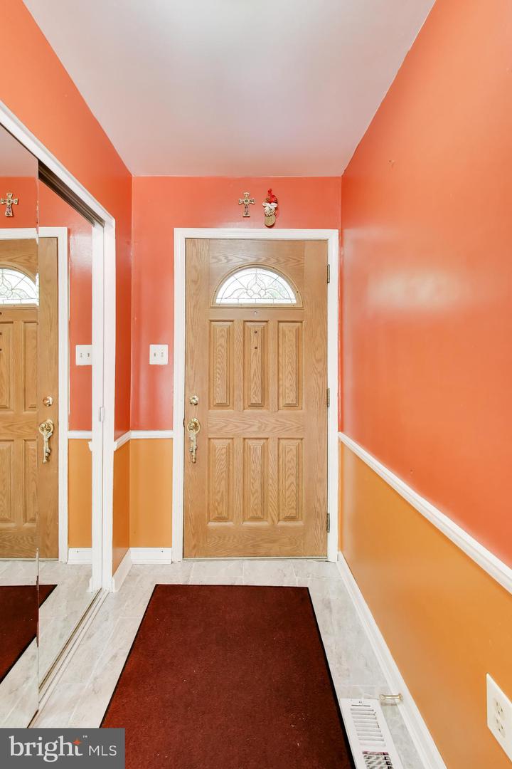 2923 Lisage Way Property Photo 5