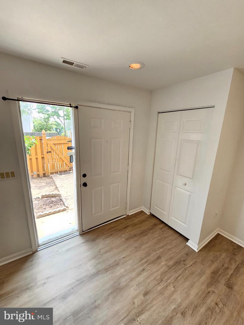 2939 Shepperton Ter Property Photo 4