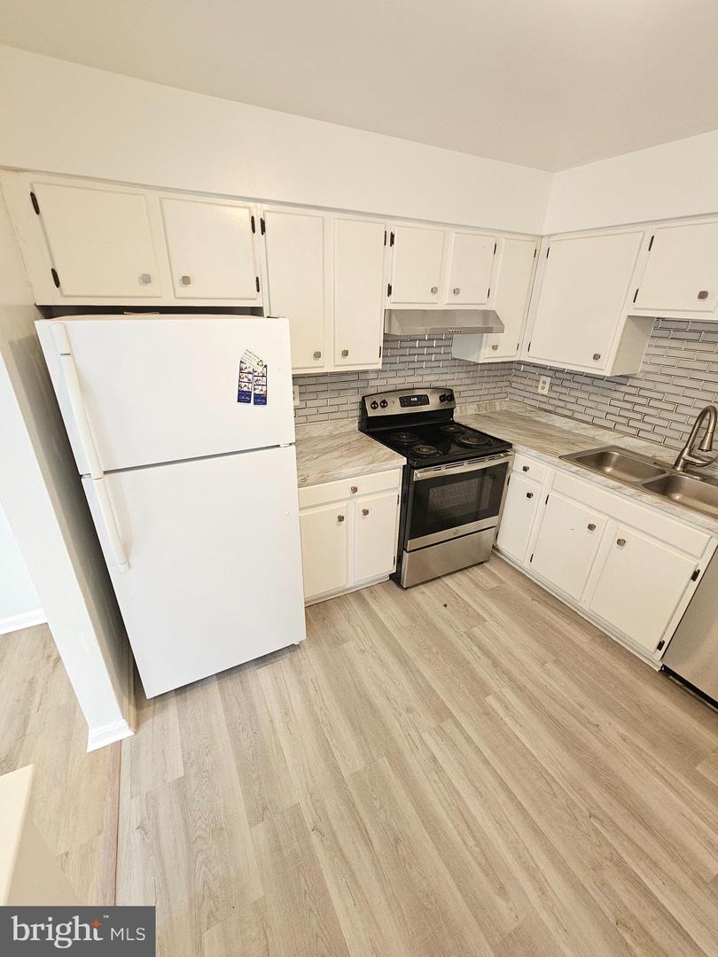 2939 Shepperton Ter Property Photo 11