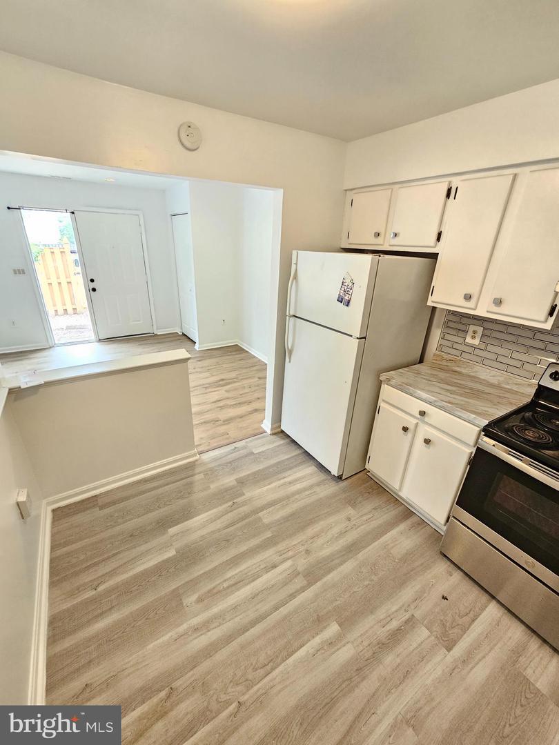 2939 Shepperton Ter Property Photo 12