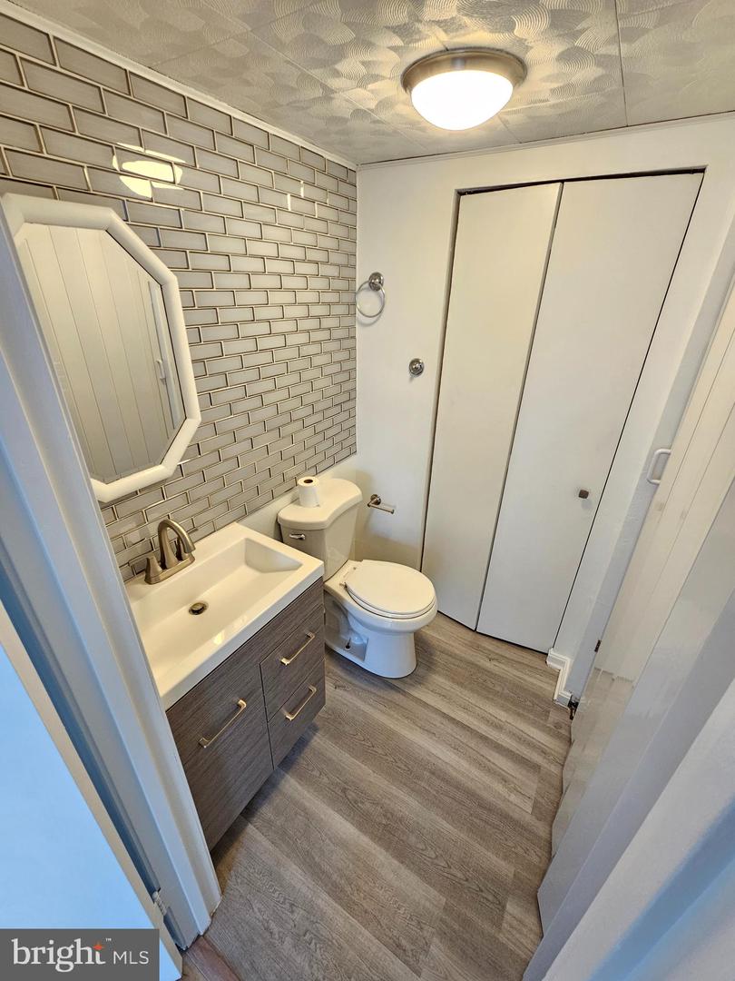 2939 Shepperton Ter Property Photo 13