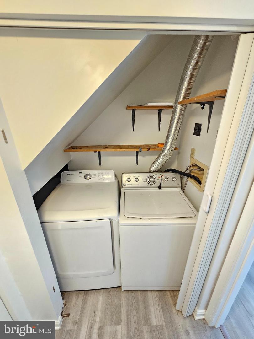 2939 Shepperton Ter Property Photo 14