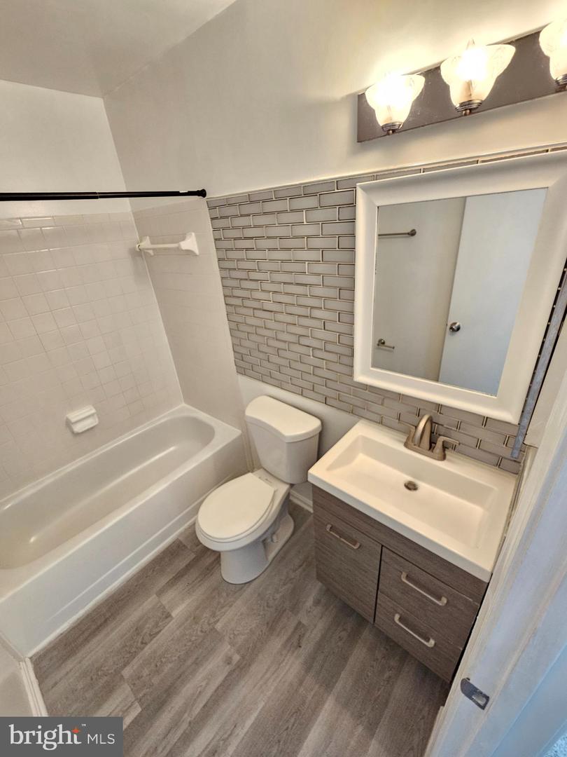 2939 Shepperton Ter Property Photo 26
