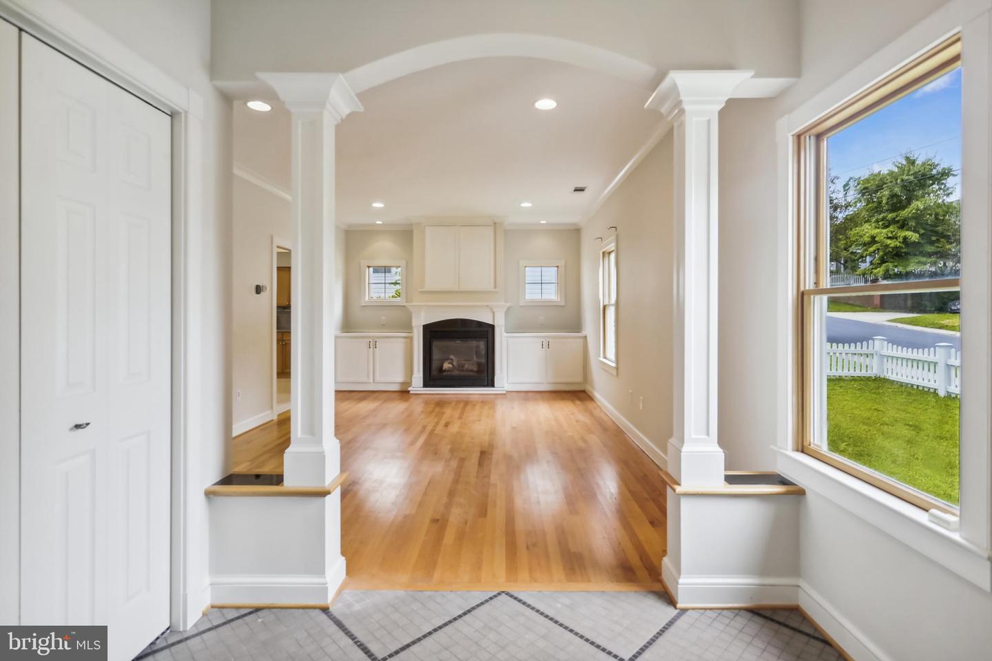 101 Charles St Property Photo 6