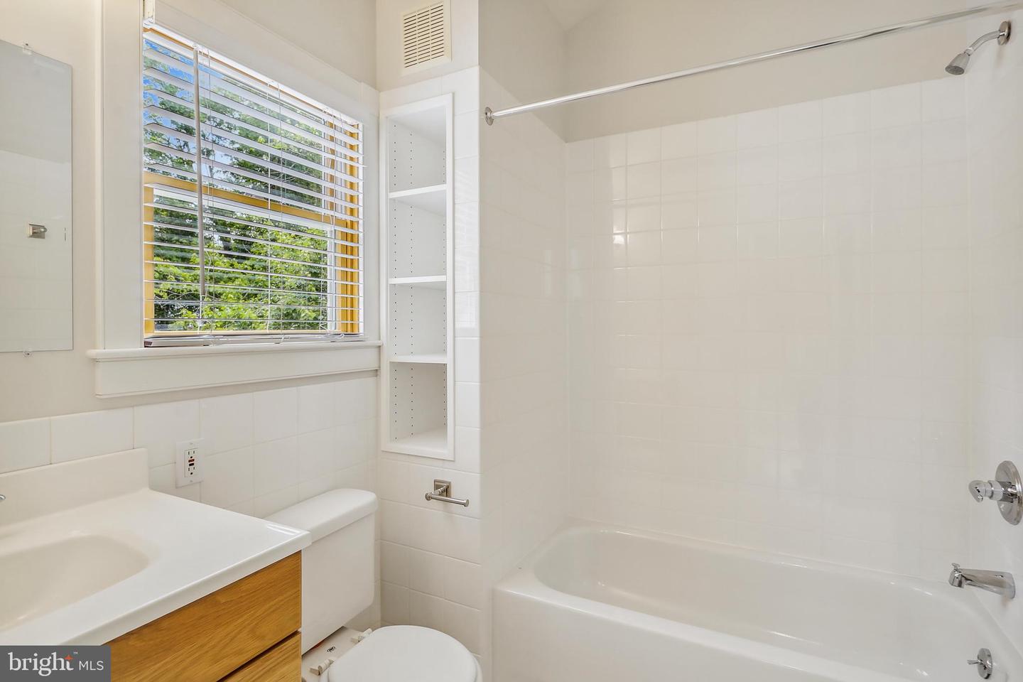 101 Charles St Property Photo 21