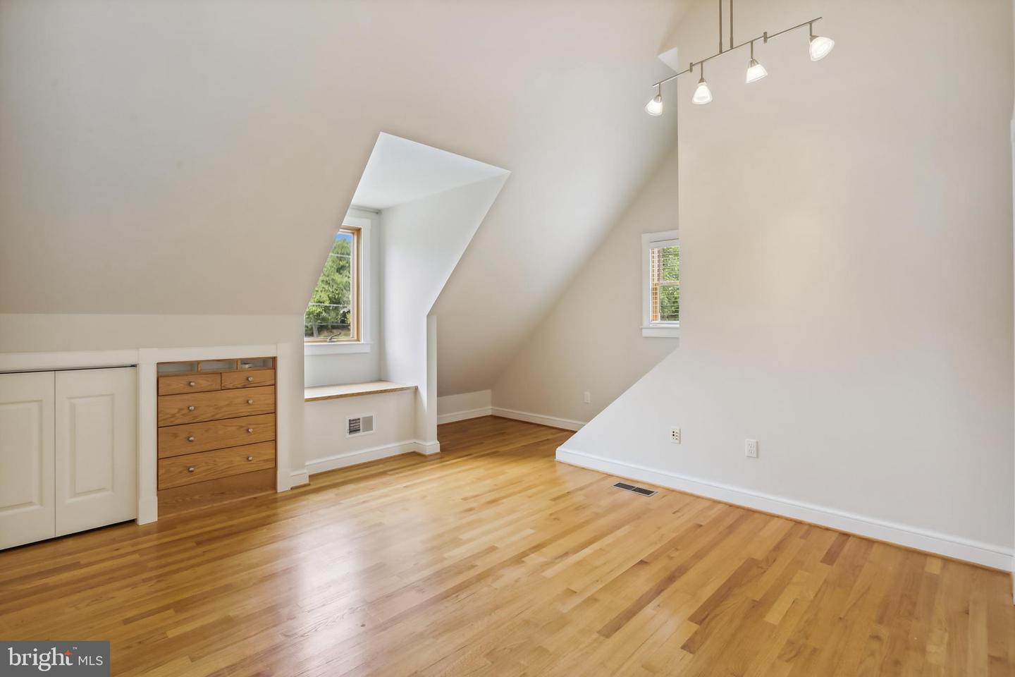 101 Charles St Property Photo 23